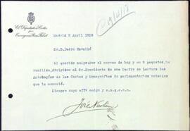 Josep Nicolau envia les antologies de les Corts i monografies de parlamentaris