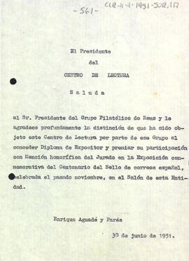 Carta del president al Grupo filatélico de Reus agraint el premi i la menció honorífica del jurat en l'exposició del centenari del segell de correus espanyol